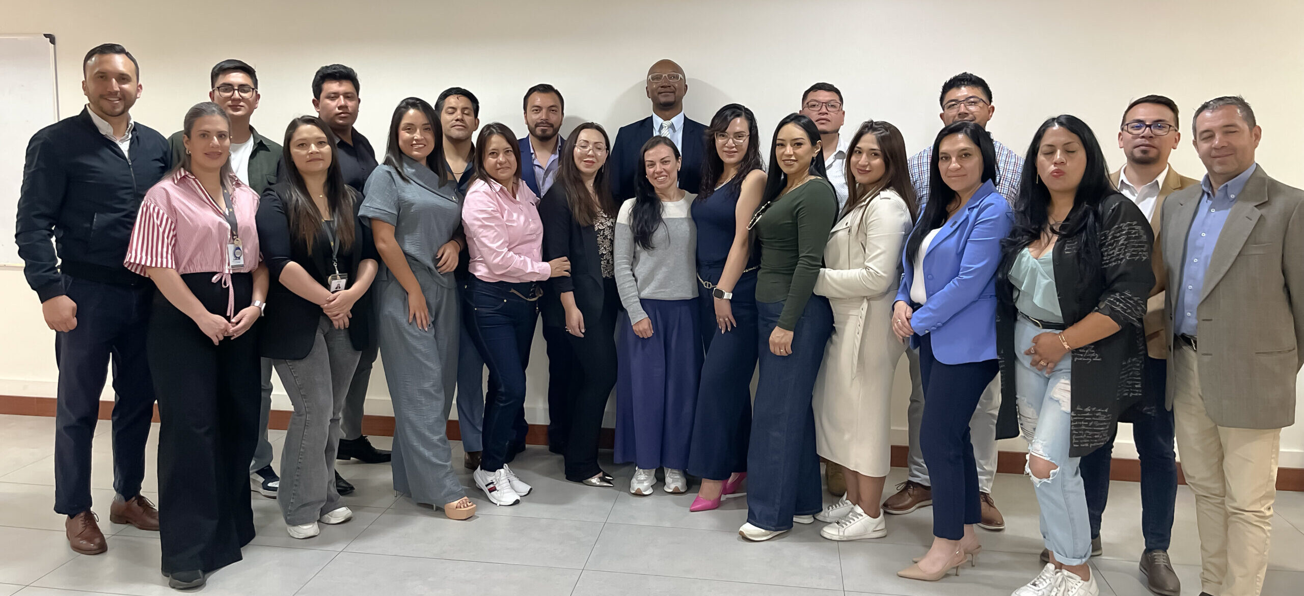 Axxis Hospital recibió la visita de Salud S.A. y Brokers aliados 3 Brokers visita scaled e1757696054212